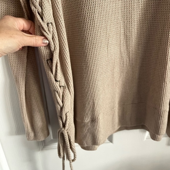 NWOT waffle knit top with side grommet/tie details. - Picture 2 of 6